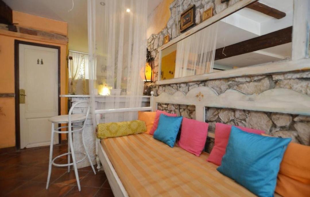 Апартаменти Studio Antique Ровінь Екстер'єр фото